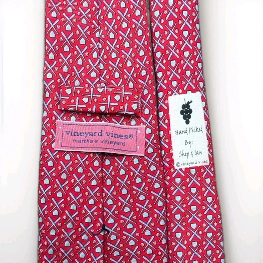 Vineyard Vines Mens Hand Picked Ian & Shep 100% Silk Baseball Bat Tie Red USA